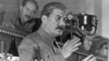 В Боровичах признали "ненадлежащей" рекламу на баннере, где Сталин смотрит на министра ЖКХ
