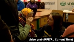 Ukrajinski civili evakuišu Kupjansk usred ruskih napada dronovima