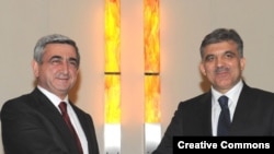 სომხეთისა და თურქეთის პრეზიდენტები სერჟ სარქისიანი (მარცხნივ) და აბდულა გიული. პრაღა, 2009 წლის 7 მაისი