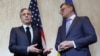 Secretarul de stat american Antony Blinken (stânga) și ministrul de Externe al Ucrainei, Dmitro Kuleba, în prima zi a Conferinței pentru redresarea Ucrainei, Londra, Regatul Unit, 20 iunie 2023.