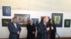 Выставка весенняя и посвящена женщинам. Это девятая персональная выставка художника Ильи Цвижба (крайний слева).
Фото автора