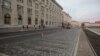 Каля Кастрычніцкай плошчы ў Менску, архіўнае фота