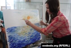 У часе майстар-клясу наведнікі самі малявалі карціны