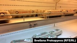 Псков дүкеніндегі он дана жұмыртқаның бағасы.