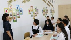 Нұр-Сұлтан қаласындағы №76 мектептің оқушылары сабақ үстінде. Көрнекі сурет.