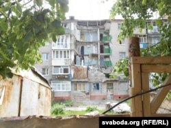 Рэха вайны: разбомблены пад’езд у Славянску яшчэ чакае рамонту