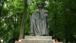 Помнік Францыску Скарыне ў скверы БДУ