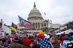 Susținătorii președintelui Trump au luat cu asalt clădirea Congresului american, Washington, 6 ianuarie 2021.