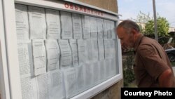Редактор "Нужной газеты" считает, что в связи с паспортизацией начинать надо не только с отстранения от должности глав администраций соответствующих районов, но необходимо и изолировать их от возможности влияния на процесс
