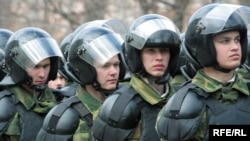 Милиционеры, подставляемые под пули, приносят неплохой доход бизнесменам в погонах