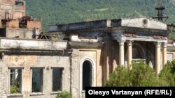 Единственное, что удерживает жителей Ткуарчала, чтобы не уехать из города – это патриотизм