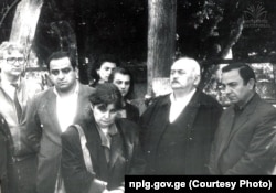 რეზო ჩხეიძე (მარჯვნიდან მეორე), ლანა ღოღობერიძე და (მარჯვნიდან პირველი) ელდარ შენგელაია.