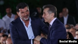თბილისის მერობის კანდიდატი კახა კალაძე (მარცხნივ) და ბიძინა ივანიშვილი