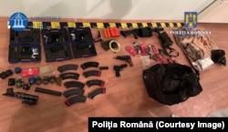 Arme și muniție găsite la membrii grupării coagulate de Horațiu Potra.