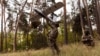 Украинские военнослужащие готовятся к запуску беспилотника Avenger в Харьковской области, 24 сентября 2025 года. Иллюстративное фото