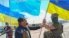 Байкери передали херсонським прикордонникам український прапор