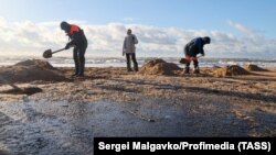 Пляжи Анапы после крушения нефтетанкеров