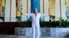 Solistul trupei Rammstein, Till Lindemann, fotografiat în incinta Casei de Cultură a Spitalului Clinic de Psihiatrie de la Chișinău, unde au avut loc filmările pentru clipul „Prostitution” al artistului