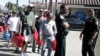 С лета бензин в США подешевел вдвое, однако в очереди за ним автомобилисты так и не выстраиваются