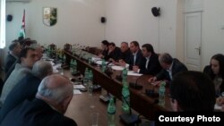 Депутаты рассмотрели сегодня два проекта поправок в Конституцию Абхазии