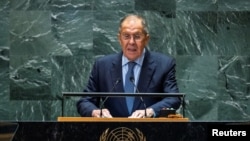 Šef ruske diplomatije Sergej Lavrov za govornicom u Ujedinjenim nacijama, SAD, septembar 2024. 