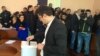 Помимо главы сакребуло, сплоченные оппозиционеры (8 из 15 депутатов) сместили с поста и заместителя главы сакребуло, а также председателей четырех комиссий