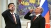 Си Цзиньпин и Владимир Путин в Шанхае после подписания соглашения о строительстве газопровода "Сила Сибири". 21 мая 2014 года