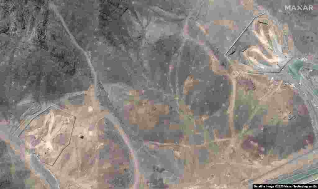 Imaginile din satelit atestă schimbări și la intrările în tunelul uzinei de la Fordo, după loviturile americane.