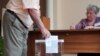 По мнению оппозиционеров, референдум – это законная возможность для граждан выразить свое мнение и лучше провести его, чем поднимать людей на митинги и штурмы
