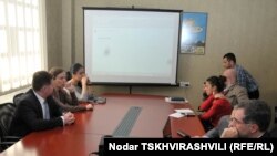 ჟურნალისტები და მედიის ექსპერტები სახალხო დამცველს კანონპროექტს აცნობენ