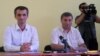 Даур Ачугба ("Аруаа") и Илья Цвижба ("Абаш") зачитали журналистам обращение Координационного совета политических партий и общественных организаций Республики Абхазия