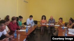 Чтобы понять, почему закон буксует, и предпринять какие-то меры для изменения ситуации, Ассоциация работников СМИ РА (АРСМИРА) проводит общественную кампанию в рамках проекта "Внесение поправок в закон "О праве на доступ к информации"