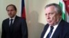 На коротком брифинге Лев Кузнецов и премьер-министр Артур Миквабия рассказали о том, что именно обсуждалось на совещании с правительством Абхазии