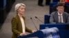Președinta Comisiei Europene, Ursula von der Leyen, își ține discursul anual privind starea UE în fața Parlamentului European, la Strasbourg, pe 10 septembrie 2025.