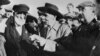 Максим Горький с рабочими-ударниками на теплоходе «Абхазия», 1930 год