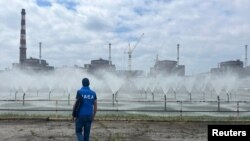 O echipă de experți a Agenției Internaționale pentru Energie Atomică (AIEA) într-o vizită la Centrala Nucleară Zaporojie, Enerhodar, în regiunea Zaporojie, Ucraina controlată de Rusia, 15 iunie 2023.