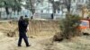 По мнению специалистов, только 10% из посаженных деревьев смогут дожить до следующего года. Зеленый покров Тбилиси стремительно редеет, и это может привести к усилению ветров и экологическим катастрофам